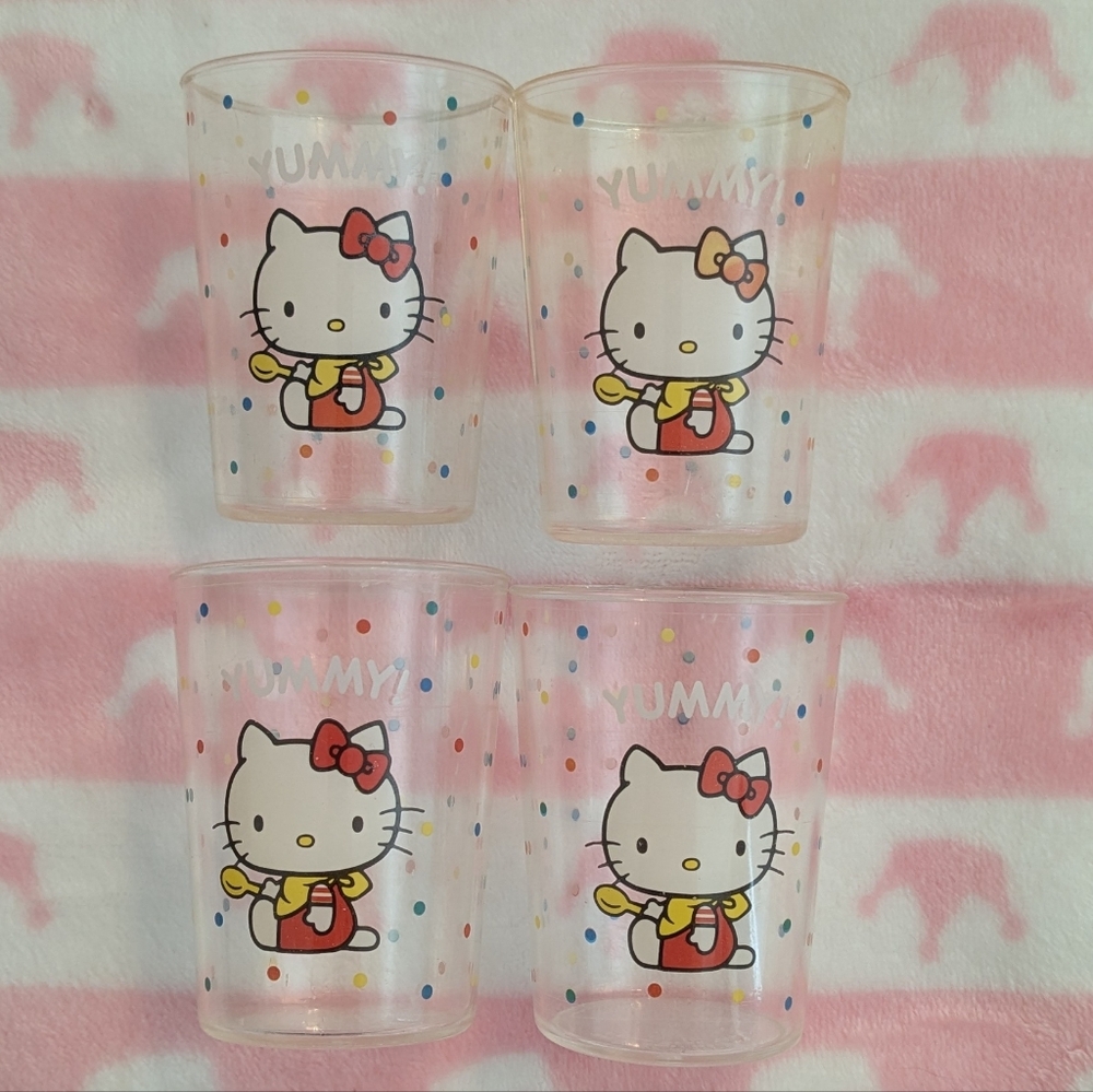 4 Vintage Sanrio 1976 Small Hello Kitty Yummy Party Plastic Cups